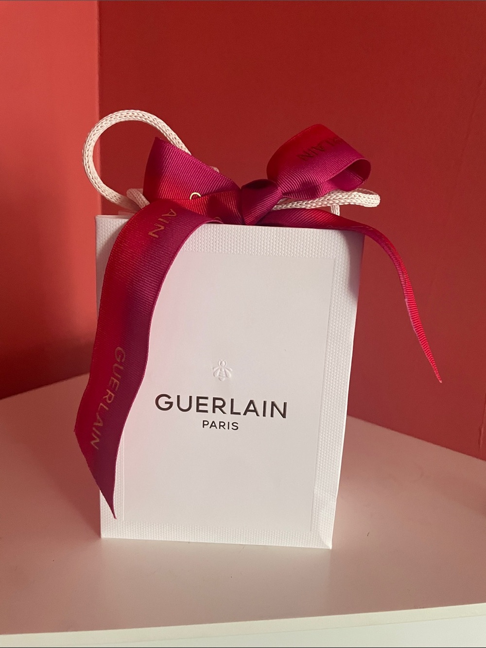 GUERLAIN White Gift Bag with Magenta Ribbon